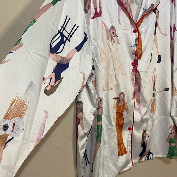 NWT Taylor Swift juniors women’s pajama shirt top size large - Picture 3 of 6